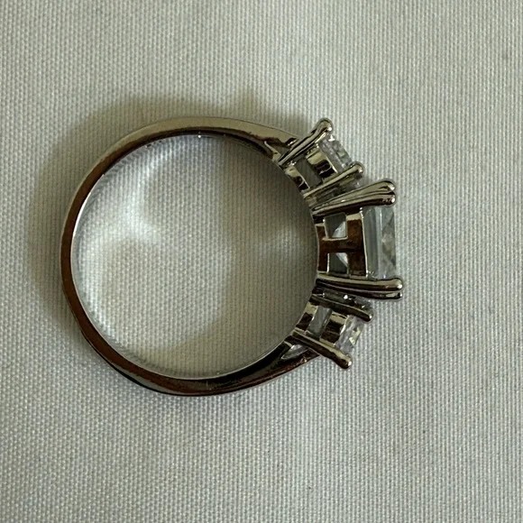 Elegant 925 Silver Women's Ring - Picture 3 of 11